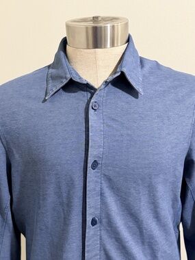 Lululemon Commission Shirt Mens Size Medium Blue Chambray Oxford Commuter Casual